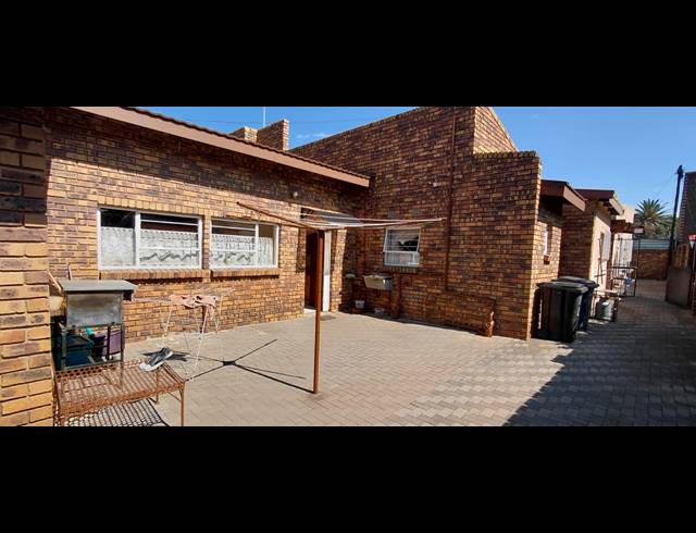3 BEDROOM FREESTANDING TO LET IN DALPARK PROPER